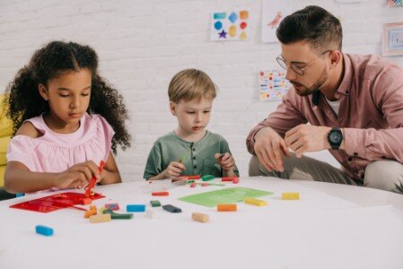 Vater mit Kindern Vater mit Kindern